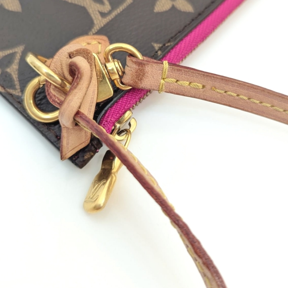 ✨️Authentic Louis Vuitton Wristlet MM Monogram Clutch Bag - Picture 13 of 14